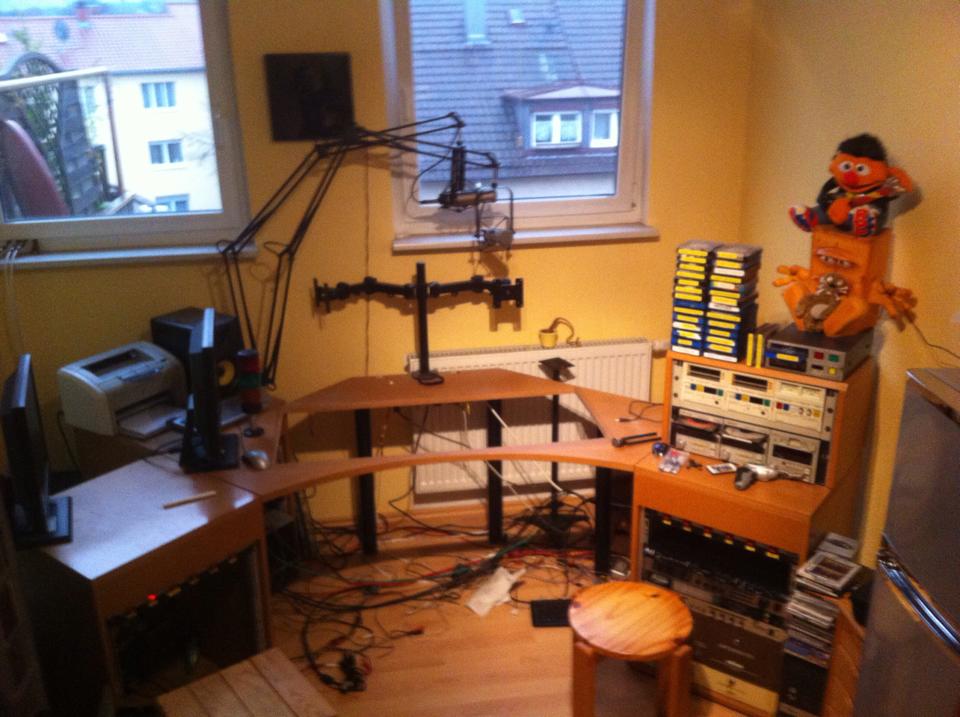 studiomöbel mit loch.jpg